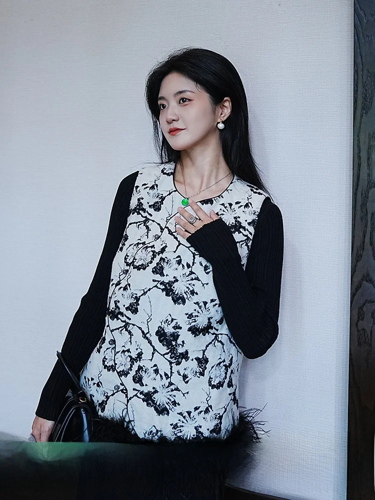 New Chinese Style Women's Ostrich Feather Jacket Tang Embroidery Backless Vest Autumn Fashion 2024 Seasonal Clothing
New Chinese Style Women's Ostrich Feather Jacket Tang Embroidery Backless Vest Autumn Fashion 2024 Seasonal Clothing