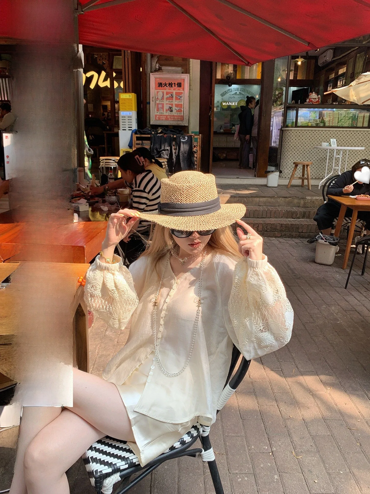 Long Sleeve Lace Shirt Thin Transparent Loose Lantern Sleeve Embroidery Cleanfit Style Polyester Fiber Spring Women's Fashion
Long Sleeve Lace Shirt Thin Transparent Loose Lantern Sleeve Embroidery Cleanfit Style Polyester Fiber Spring Women's Fashion