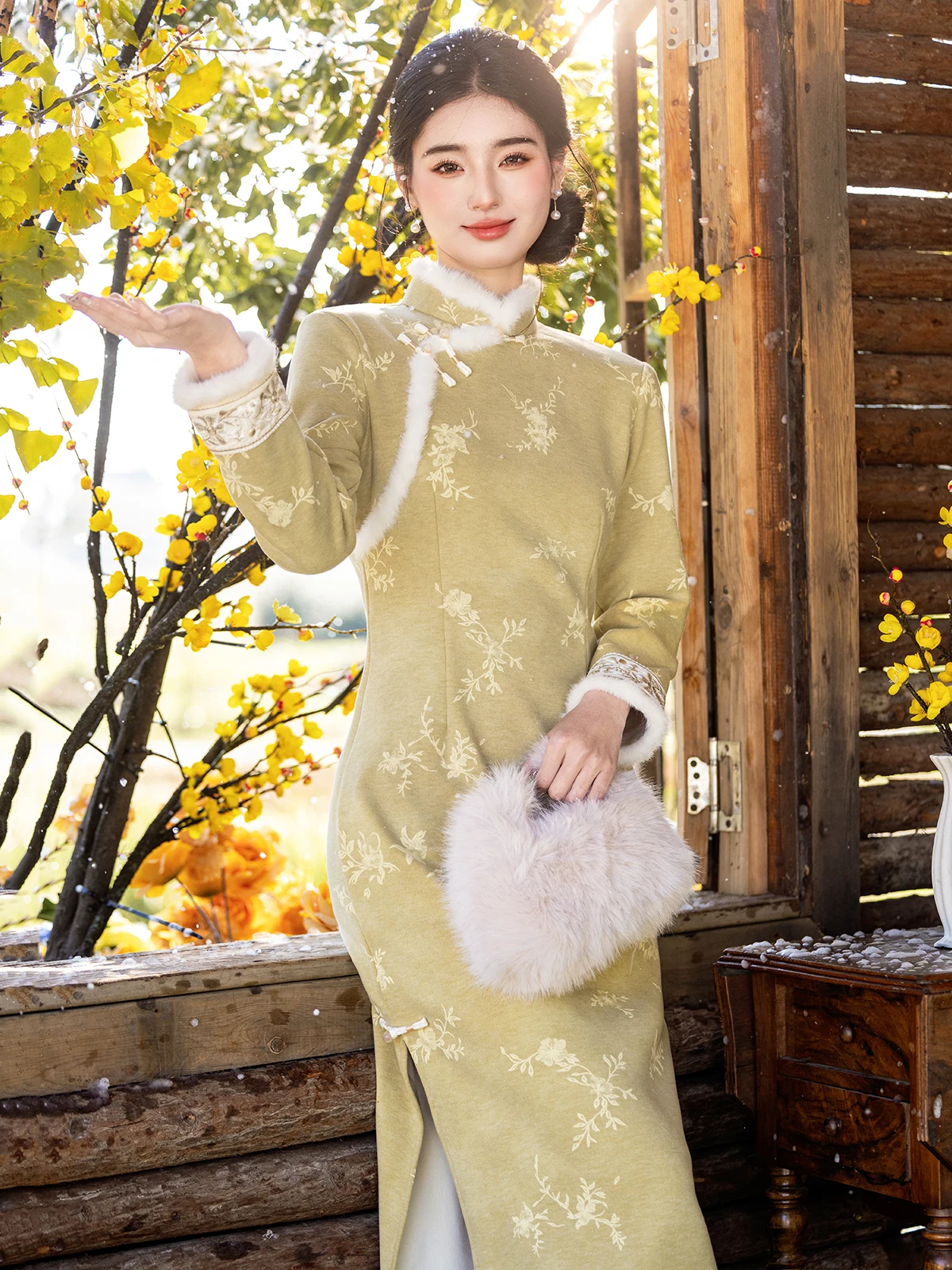 Женское длинное пальто с воротником из искусственного меха, желтое, теплое, для повседневной носки, зимняя модная одежда в китайском стиле
Женское длинное пальто с воротником из искусственного меха, желтое, теплое, для повседневной носки, зимняя модная одежда в китайском стиле