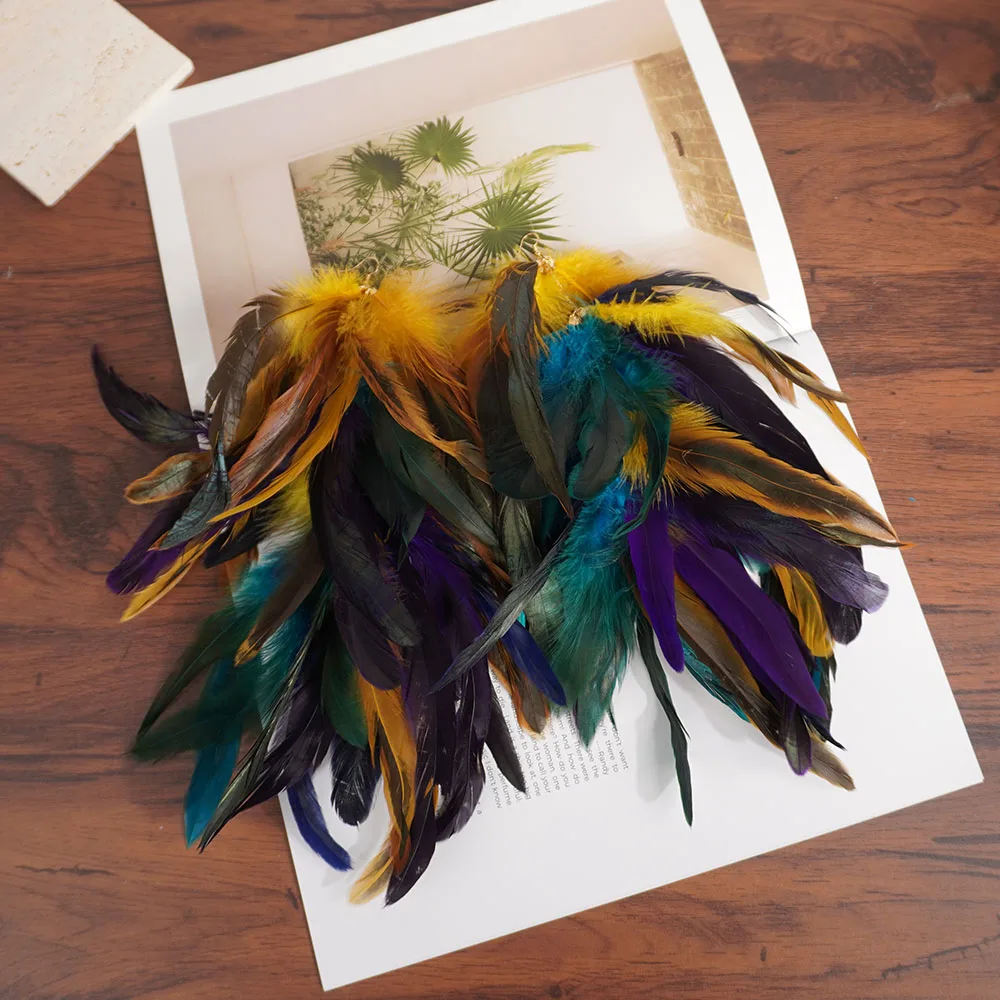 Богемные индийские серьги с перьями — преувеличенные длинные красочные меховые серьги для уличного стиля и показов на подиуме (в наличии)
Богемные индийские серьги с перьями — преувеличенные длинные красочные меховые серьги для уличного стиля и показов на подиуме (в наличии)