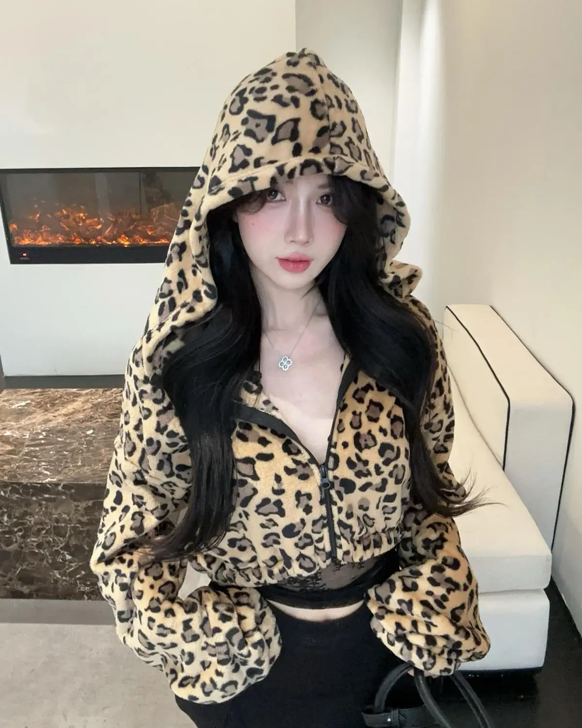 Leopard Print Velvet Hooded Coats Autumn Winter Jackets for Women Casual Vintage Long Sleeve Top Y2k Clothes Streetwear
Leopard Print Velvet Hooded Coats Autumn Winter Jackets for Women Casual Vintage Long Sleeve Top Y2k Clothes Streetwear
