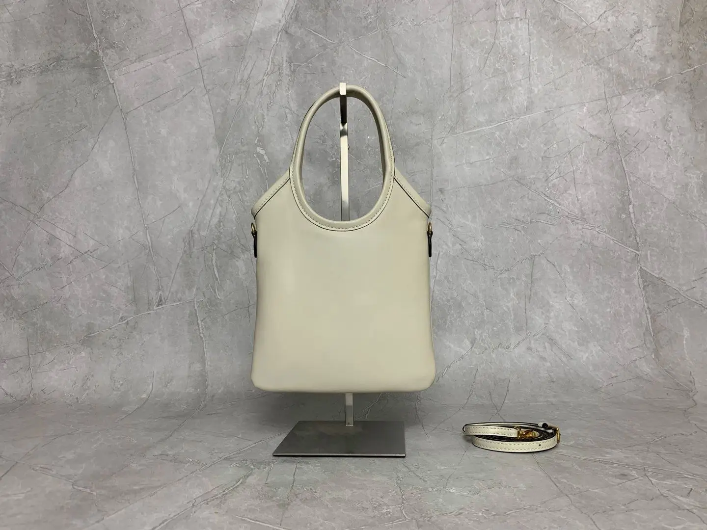 High-quality handbags, branded crossbody bags, new stylish tote bags with multiple carrying options YD
High-quality handbags, branded crossbody bags, new stylish tote bags with multiple carrying options YD