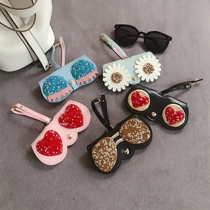 2024 NEW Portable Glasses Protective Cover Storage Bag Travel Hanging Sunglasses Pouch
2024 NEW Portable Glasses Protective Cover Storage Bag Travel Hanging Sunglasses Pouch