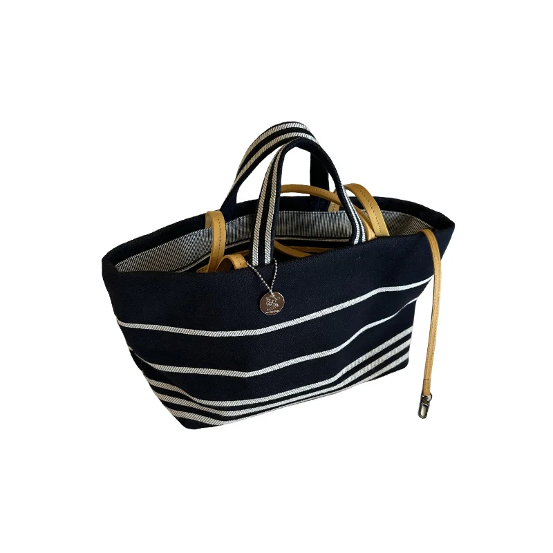 Ladies 2024 New Summer High Quali Canvas Tote Bag Commuter Large Capaci Striped Handbag Soft Handle Briti Sle Youth D...
Ladies 2024 New Summer High Quali Canvas Tote Bag Commuter Large Capaci Striped Handbag Soft Handle Briti Sle Youth D...