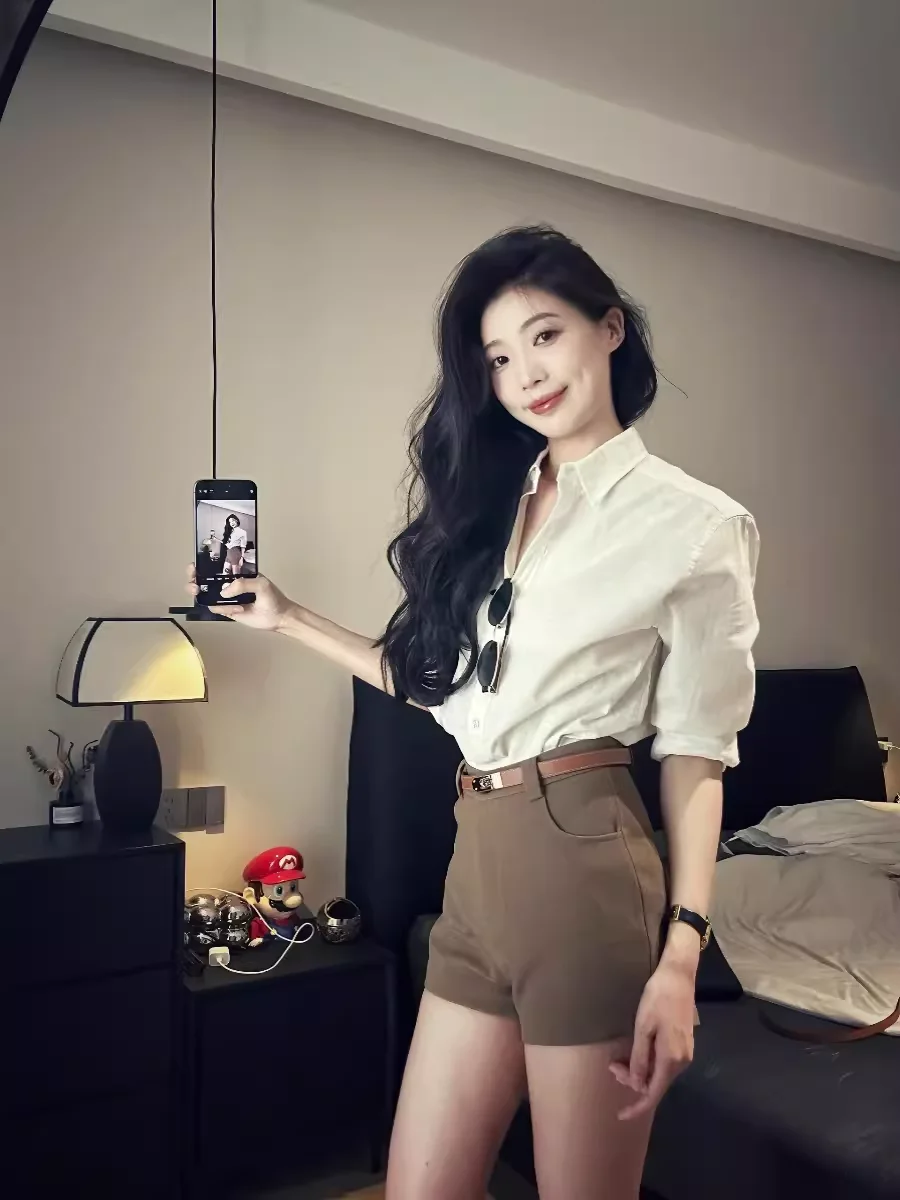 Summer Fashion Korean Style Short Sleeve Shirt And Hot Pants Two Piece Set for Young Women Trendy And Mature Look
Summer Fashion Korean Style Short Sleeve Shirt And Hot Pants Two Piece Set for Young Women Trendy And Mature Look