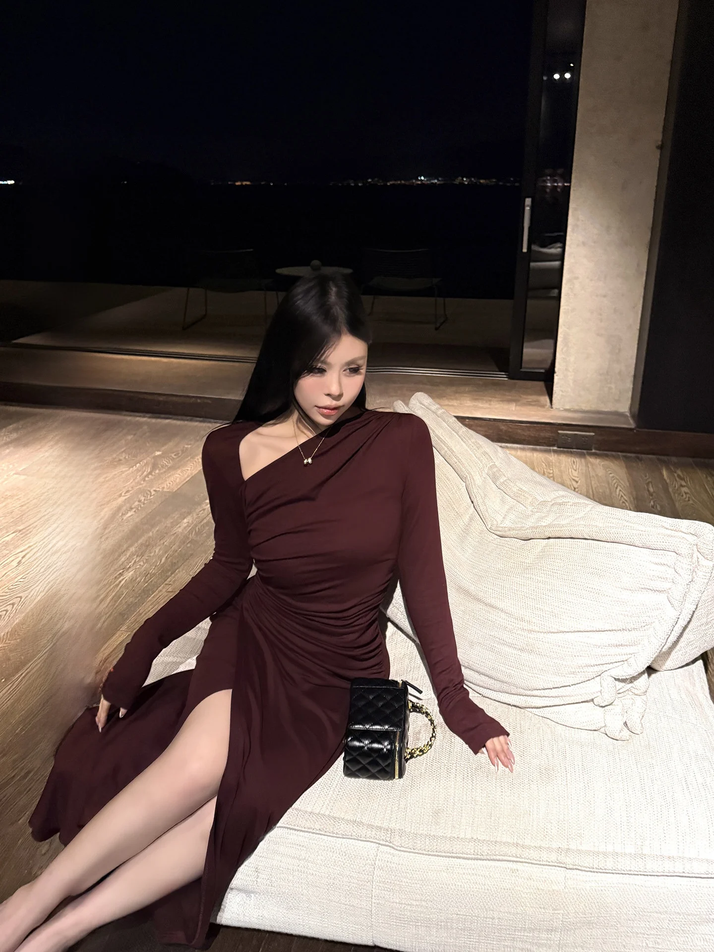 Элегантное длинное платье с боковым разрезом для женщин, высокоэластичное, удобное в носке, идеально подходит для деловых встреч, ужинов и...
Элегантное длинное платье с боковым разрезом для женщин, высокоэластичное, удобное в носке, идеально подходит для деловых встреч, ужинов и...