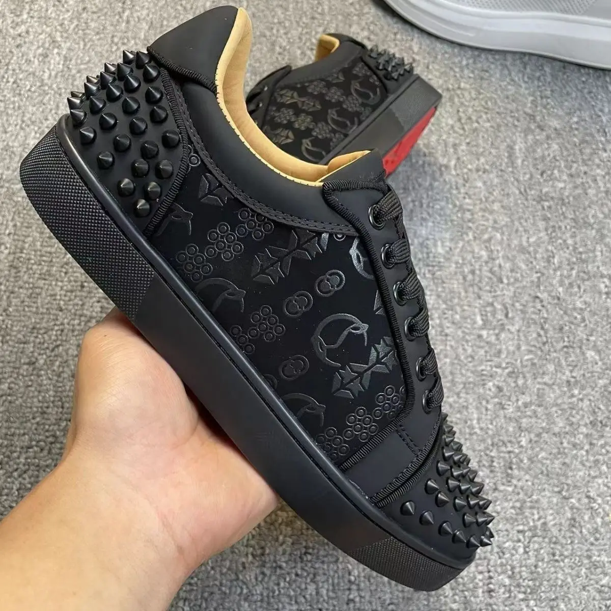 New red-soled men's shoes trendy fashion toe studs casual board shoes lace-up
New red-soled men's shoes trendy fashion toe studs casual board shoes lace-up