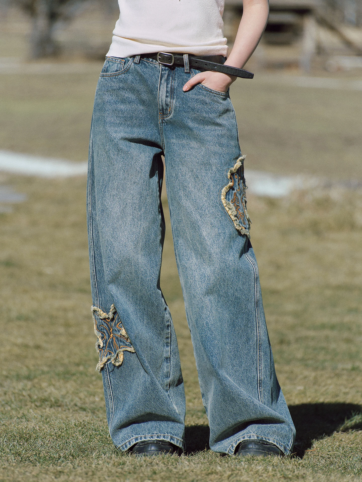 Джинсы Octopusme Spring Vintage: Свободные широкие брюки с вышивкой и пэчворком, синие, из хлопка, прямого кроя
Джинсы Octopusme Spring Vintage: Свободные широкие брюки с вышивкой и пэчворком, синие, из хлопка, прямого кроя