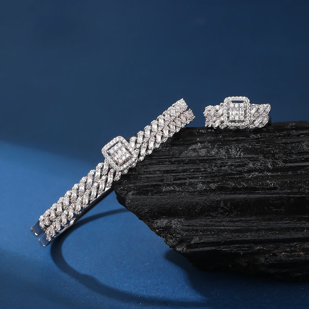 2025 New Luxury Fashion Saudi Arabian Bracelet Ring Jewelry Set Zircon Bracelet For Female Wedding Engagement
2025 New Luxury Fashion Saudi Arabian Bracelet Ring Jewelry Set Zircon Bracelet For Female Wedding Engagement