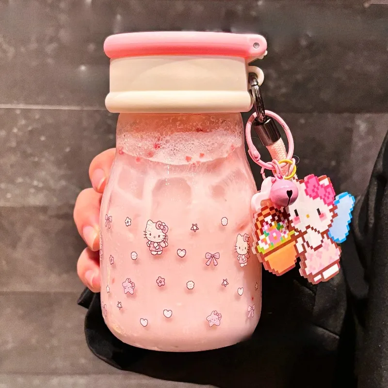 Стеклянная кружка HelloKitty Sanrio с аниме-принтом, милая портативная кружка с трубочкой для студентов, для молока и кофе, детские праздничные подарки
Стеклянная кружка HelloKitty Sanrio с аниме-принтом, милая портативная кружка с трубочкой для студентов, для молока и кофе, детские праздничные подарки