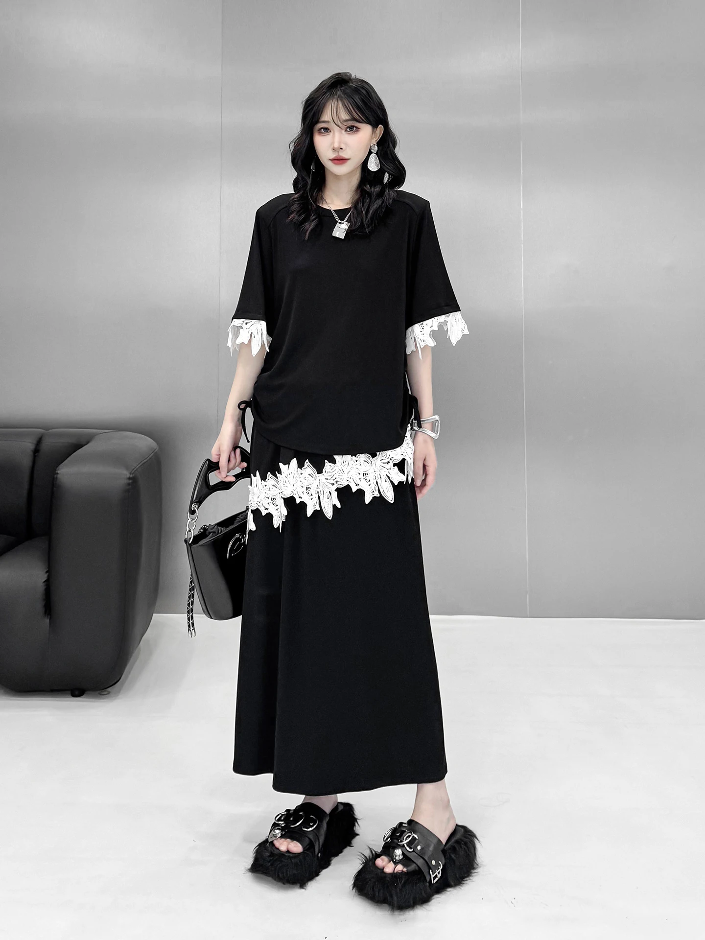 Fashionable Black Lace Splice Slimming Shoulder Pad Set High Waist Elastic Waist Skirt T-Shirt Ensemble for Women Spring Summer
Fashionable Black Lace Splice Slimming Shoulder Pad Set High Waist Elastic Waist Skirt T-Shirt Ensemble for Women Spring Summer