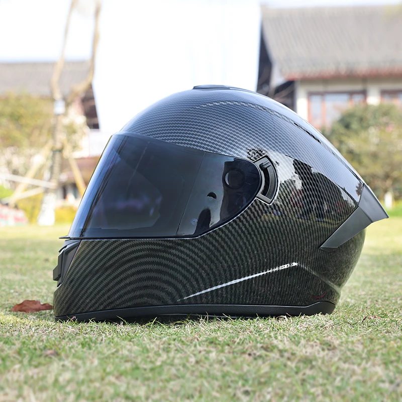 Мотоциклетный шлем, мужской и женский двойной зеркальный полный шлем, четырехсезонный мотоциклетный шлем для пары. 
Мотоциклетный шлем, мужской и женский двойной зеркальный полный шлем, четырехсезонный мотоциклетный шлем для пары.