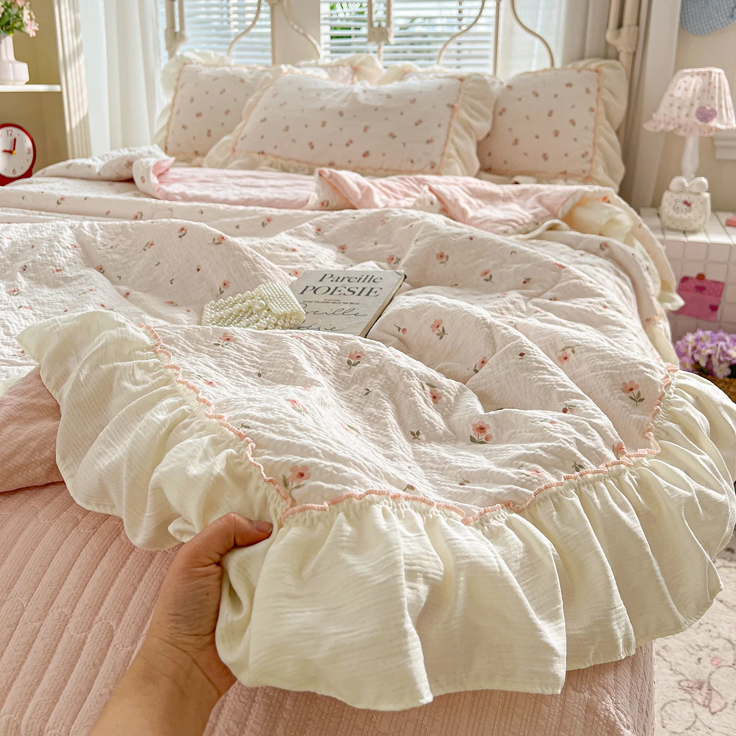 Korean Lace Edged Summer Blanket Set Floral Printed Summer Comforter Set Soft Thin Quilt Bed Sheet Pillowcase 4pcs Bedding Set
Korean Lace Edged Summer Blanket Set Floral Printed Summer Comforter Set Soft Thin Quilt Bed Sheet Pillowcase 4pcs Bedding Set