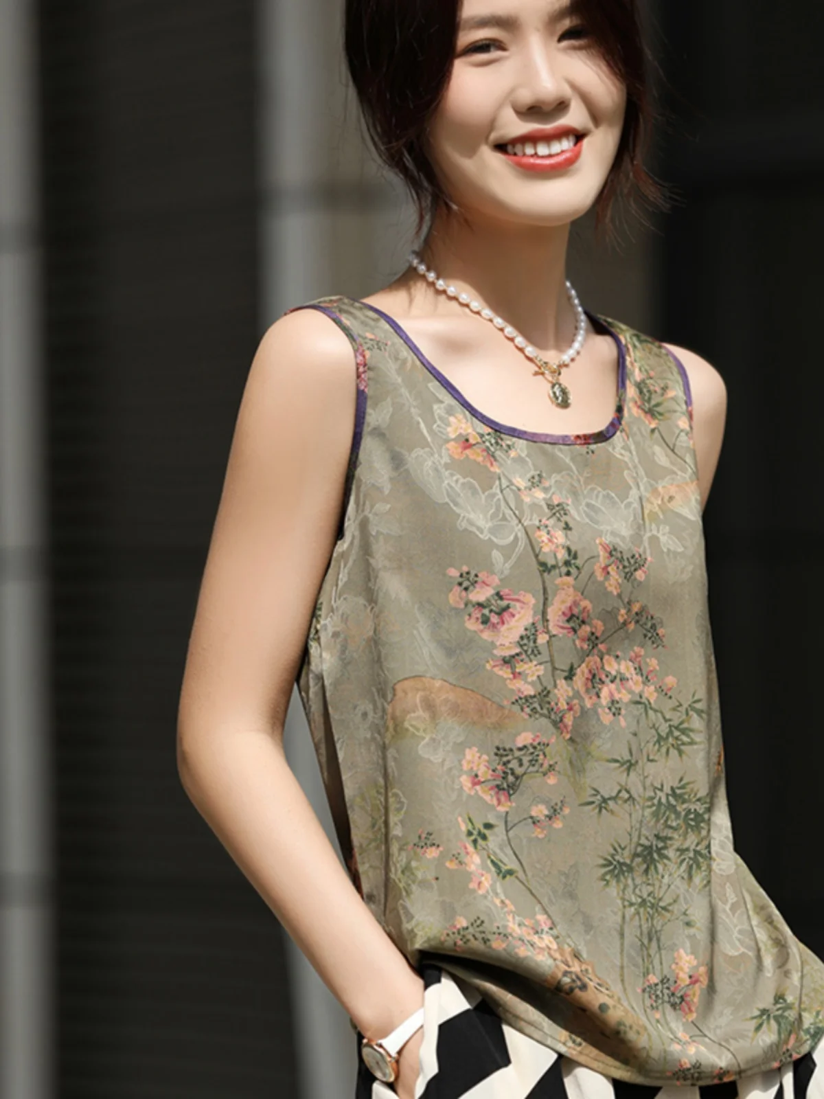 Silk Csole Tank Top Women's Suit Inner Satin Silk round Ne Svel Base irt Summer Top Floral Pattern
Silk Csole Tank Top Women's Suit Inner Satin Silk round Ne Svel Base irt Summer Top Floral Pattern