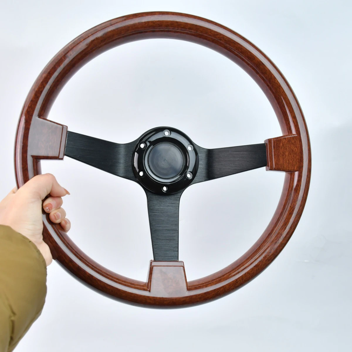 TIYPEOR Ретро-стиль Коричневый АБС-материал Универсальный автомобильный руль подходит для автомобилей Классический стиль
TIYPEOR Ретро-стиль Коричневый АБС-материал Универсальный автомобильный руль подходит для автомобилей Классический стиль