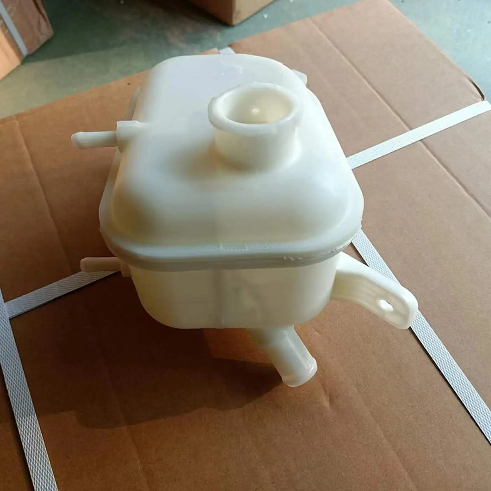 Coolant Expansion Tank Easy Install Automotive Engine Cooling Reservoir for Car Truck Repair Needs
Coolant Expansion Tank Easy Install Automotive Engine Cooling Reservoir for Car Truck Repair Needs