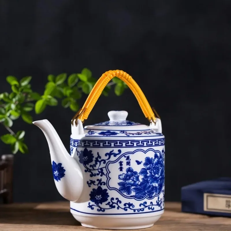 2L/2.8L Ceramic Teapot Large Capacity Cold Kettle Blue And White Porcelain Handle Pot Make Tea Pot For Home Restaurant
2L/2.8L Ceramic Teapot Large Capacity Cold Kettle Blue And White Porcelain Handle Pot Make Tea Pot For Home Restaurant