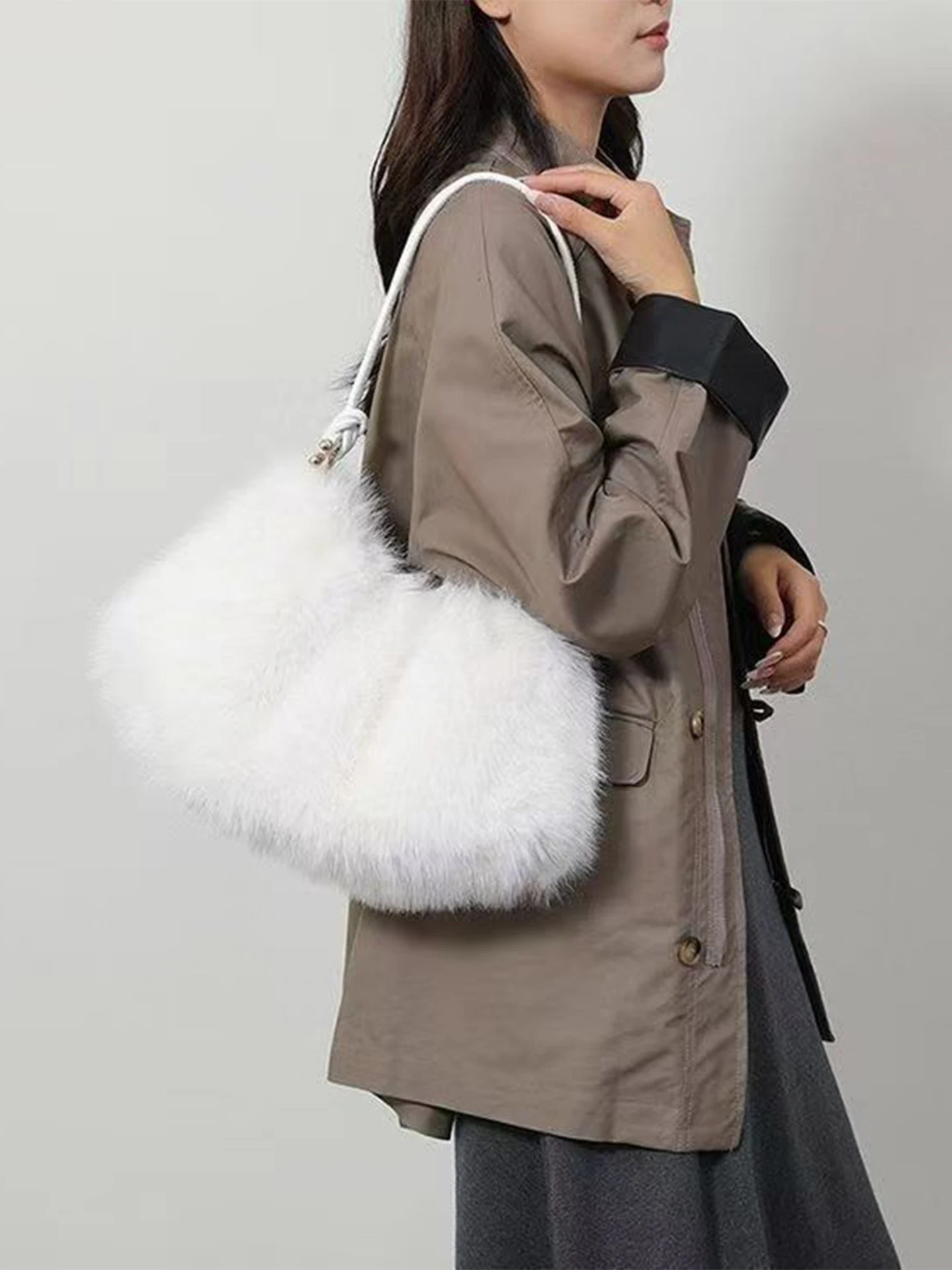 Пушистая женская сумка через плечо, простая модная осенне-зимняя сумка, женская большая сумка, повседневная застежка-молния, повседневное использование
Пушистая женская сумка через плечо, простая модная осенне-зимняя сумка, женская большая сумка, повседневная застежка-молния, повседневное использование