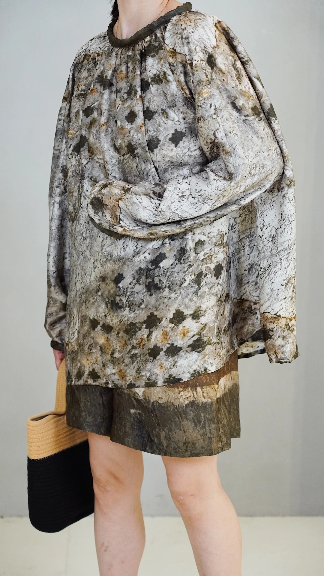 Silk-Like Matte Light Copper Ammonia Silk Printed ort Top Loose Women's irt Faionable Outfit Casual Comfortable Fit
Silk-Like Matte Light Copper Ammonia Silk Printed ort Top Loose Women's irt Faionable Outfit Casual Comfortable Fit