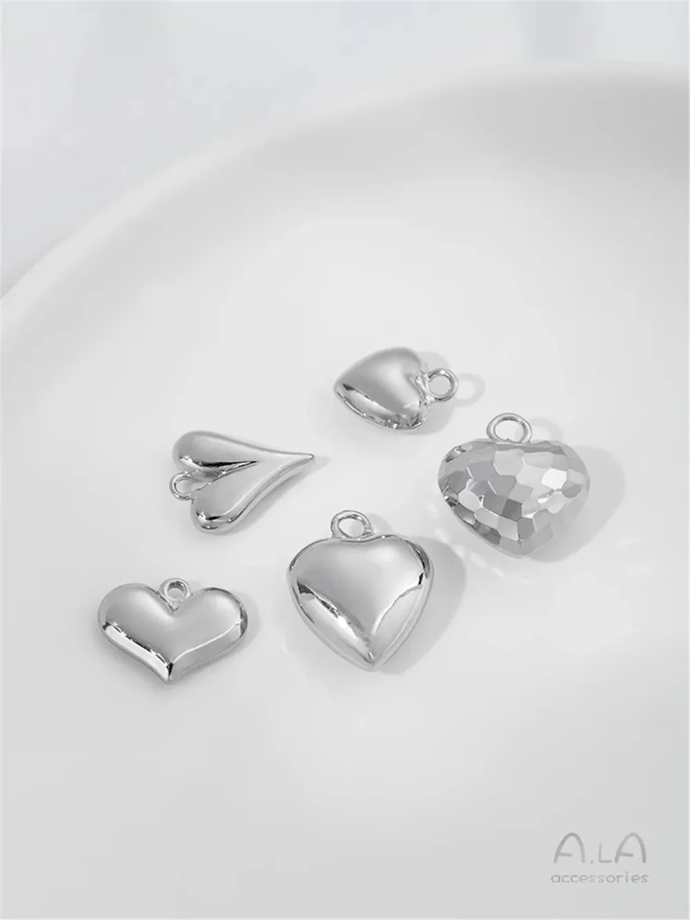Copper Plated Platinum Bright Peach Heart Pendant Love Heart Shaped Pendant DIY Bracelet Necklace Earrings Jewelry Accessories
Copper Plated Platinum Bright Peach Heart Pendant Love Heart Shaped Pendant DIY Bracelet Necklace Earrings Jewelry Accessories