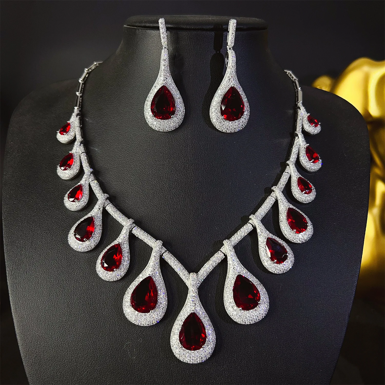 gorgeous jewelry sets red green blue white zirconia large tear drop pendant necklace earrings wedding bride evening party gown
gorgeous jewelry sets red green blue white zirconia large tear drop pendant necklace earrings wedding bride evening party gown