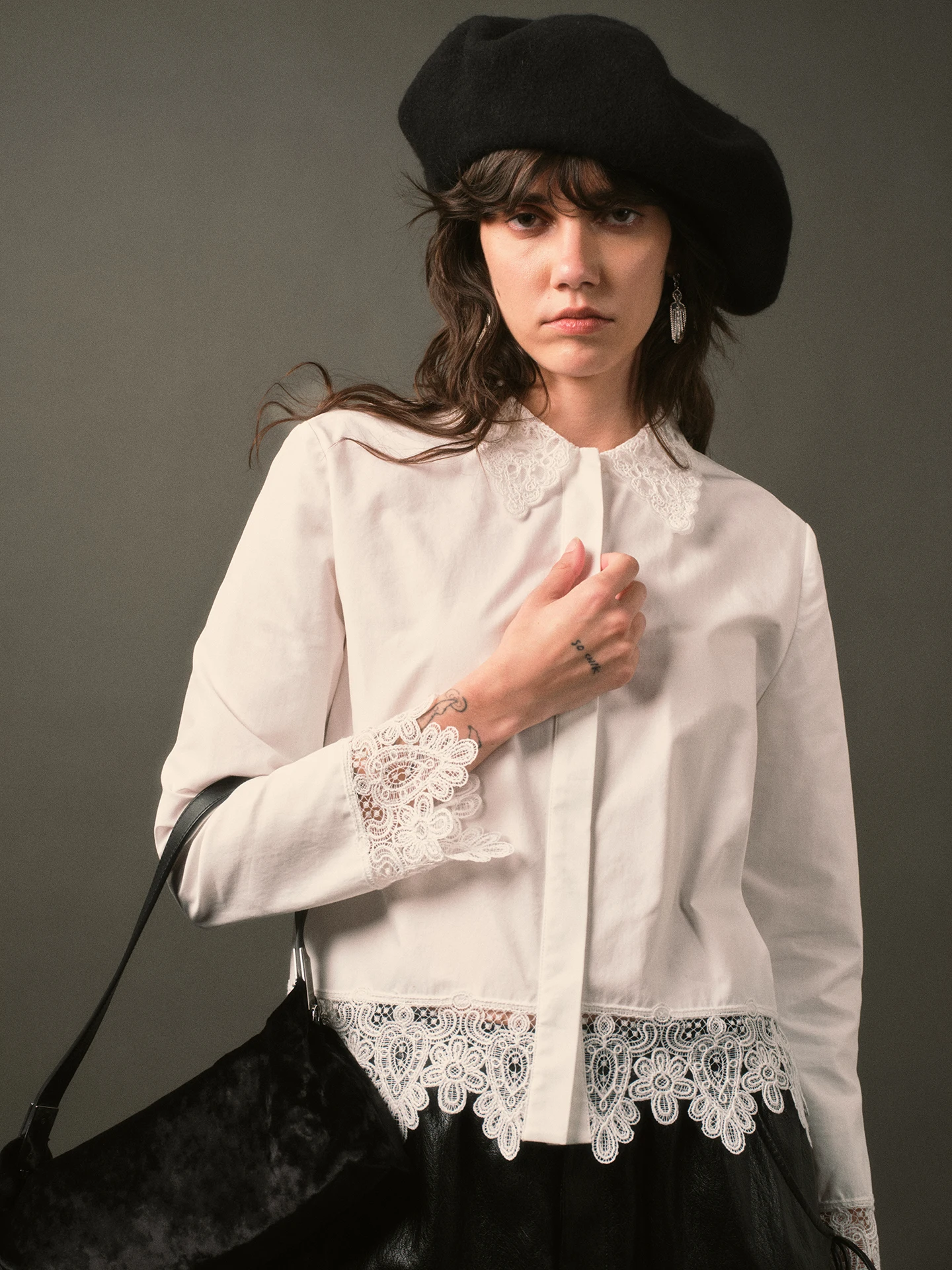 Ele Retro Romantic Heavy Embellied Lace Trim Splicing Lyocell Cotton Blend White irt Straight Cut Long Sve Women's...
Ele Retro Romantic Heavy Embellied Lace Trim Splicing Lyocell Cotton Blend White irt Straight Cut Long Sve Women's...