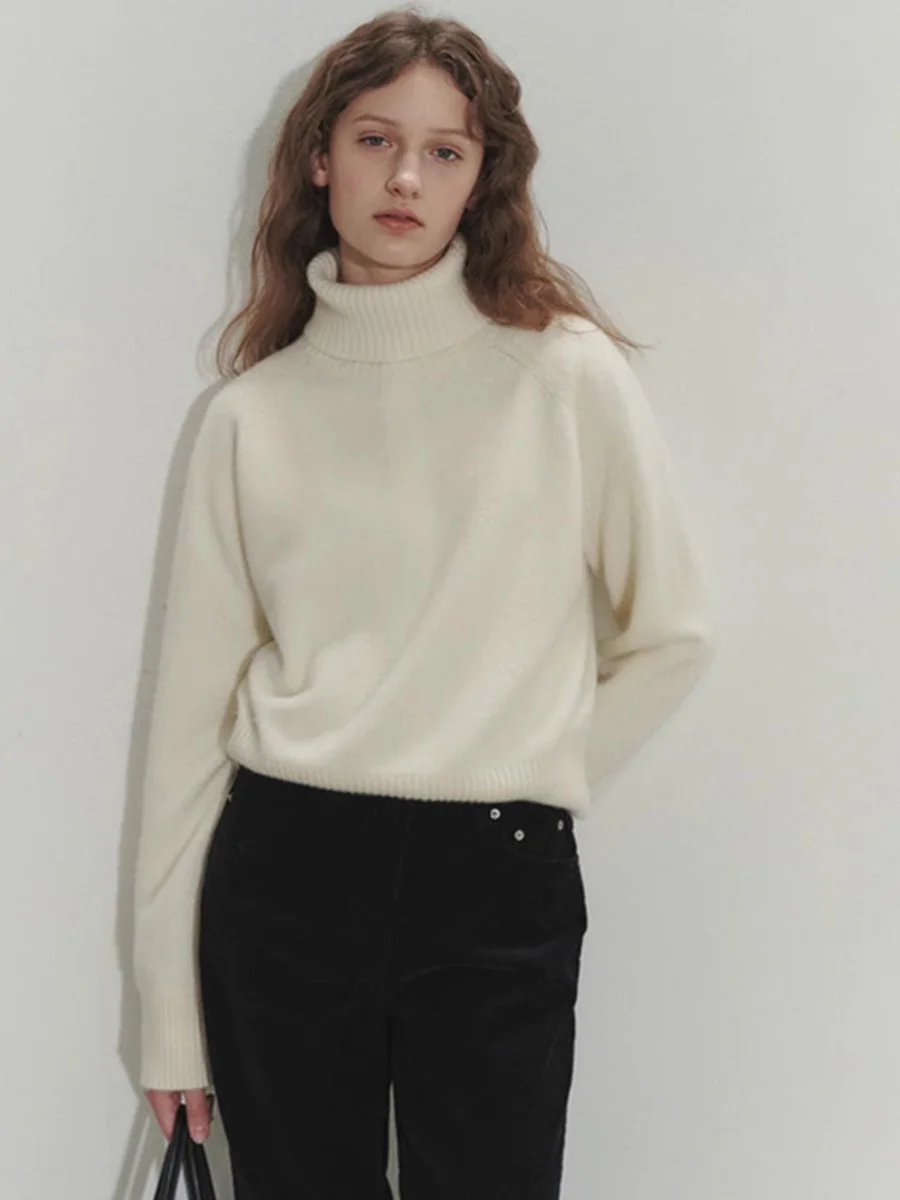 Elegant Thickened High Collar White Knitted Sweater Women's Loose Fit Base Layer Soft Cozy Top for Autumn Winter
Elegant Thickened High Collar White Knitted Sweater Women's Loose Fit Base Layer Soft Cozy Top for Autumn Winter
