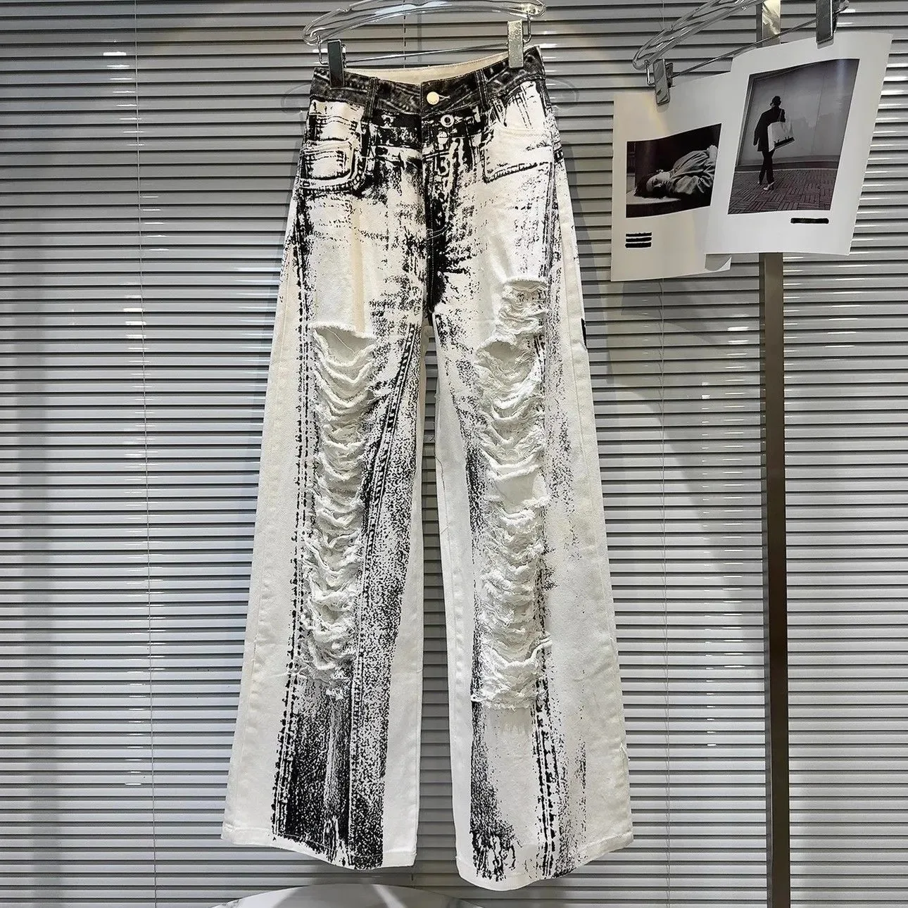 Design sense summer new American Spice Girl print pattern cut holes fried street wide leg jeans women
Design sense summer new American Spice Girl print pattern cut holes fried street wide leg jeans women