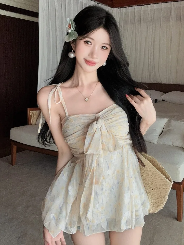 Модный летний женский шифоновый топ с завязками на талии, вырезом халтер, цветочным принтом, утягивающий, для городских прогулок, элегантный
Модный летний женский шифоновый топ с завязками на талии, вырезом халтер, цветочным принтом, утягивающий, для городских прогулок, элегантный