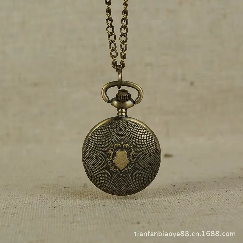 Bronze Grid Shield Embossed Quartz Antique Polished Back Shell Casual Mini Fob Fashion Chain Lock Pocket Watch Two Colors Option
Bronze Grid Shield Embossed Quartz Antique Polished Back Shell Casual Mini Fob Fashion Chain Lock Pocket Watch Two Colors Option