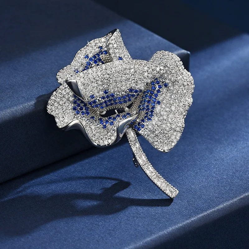 Fashion Heavy Industry Full Cubic Zirconia Blue Flower Brooch Luxury Design Elegant Temperament Party Corsage Dress Accessories
Fashion Heavy Industry Full Cubic Zirconia Blue Flower Brooch Luxury Design Elegant Temperament Party Corsage Dress Accessories