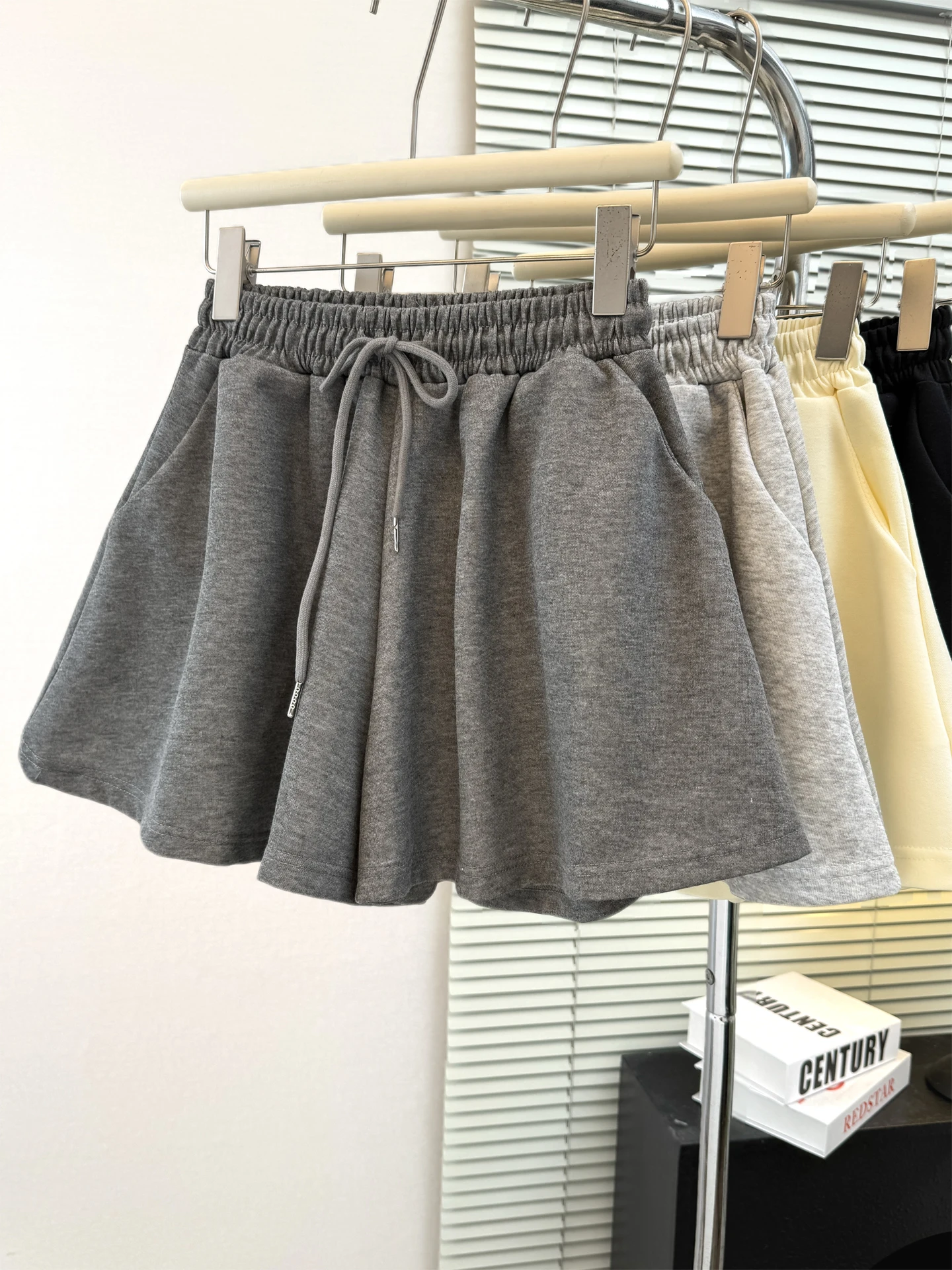 High Waist Cotton Short Pants Women's Summer Korean Style Loose Wide Leg Straight Cut Sleepwear Casual Sports Shorts
High Waist Cotton Short Pants Women's Summer Korean Style Loose Wide Leg Straight Cut Sleepwear Casual Sports Shorts