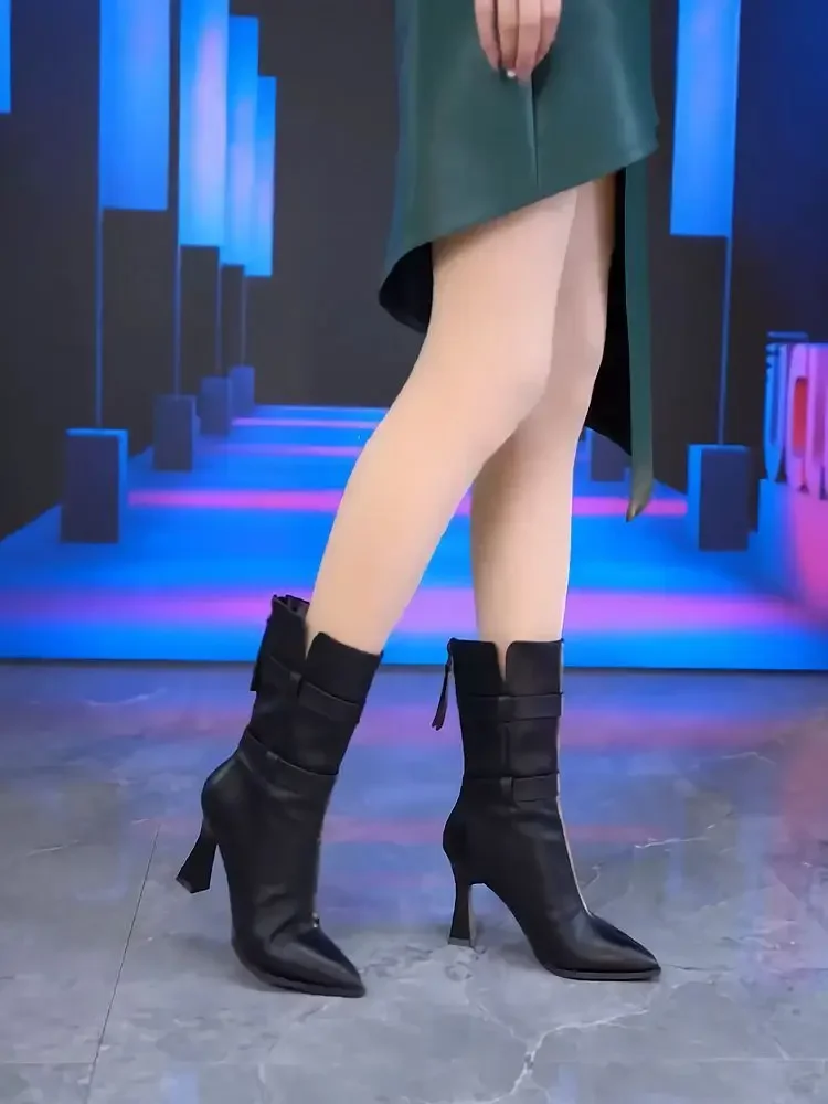 Черные женские полувысокие сапоги с острым носком на флисовой подкладке, новинка 2025, распродажа, демисезонные водонепроницаемые женские туфли до середины икры
Черные женские полувысокие сапоги с острым носком на флисовой подкладке, новинка 2025, распродажа, демисезонные водонепроницаемые женские туфли до середины икры