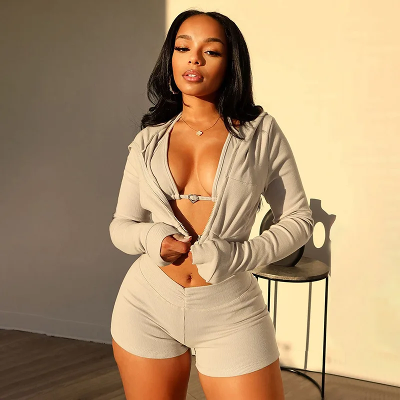 2025 Autumn Women Solid 3 Piece Set Tracksuits Lace Up Halter Bra + Long Sleeve Hooded Sweatshirts + Shorts Casual Street Suits
2025 Autumn Women Solid 3 Piece Set Tracksuits Lace Up Halter Bra + Long Sleeve Hooded Sweatshirts + Shorts Casual Street Suits