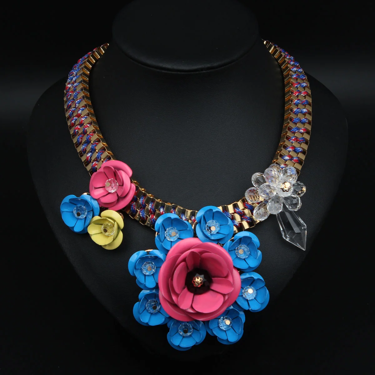 Handmade flower woven necklace, short collar chain, exaggerated women's accessory
Handmade flower woven necklace, short collar chain, exaggerated women's accessory