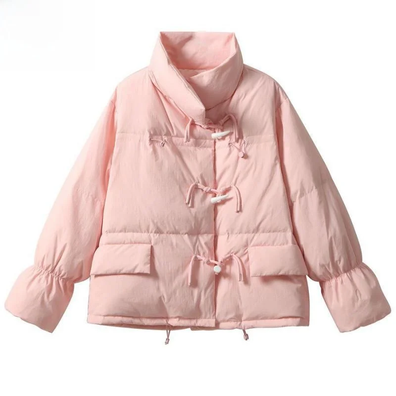 Корейское белое пальто Du Down Jaet в Корейском стиле с модным дизайном на пуговицах, милое пальто из полиэфирного волокна
Корейское белое пальто Du Down Jaet в Корейском стиле с модным дизайном на пуговицах, милое пальто из полиэфирного волокна