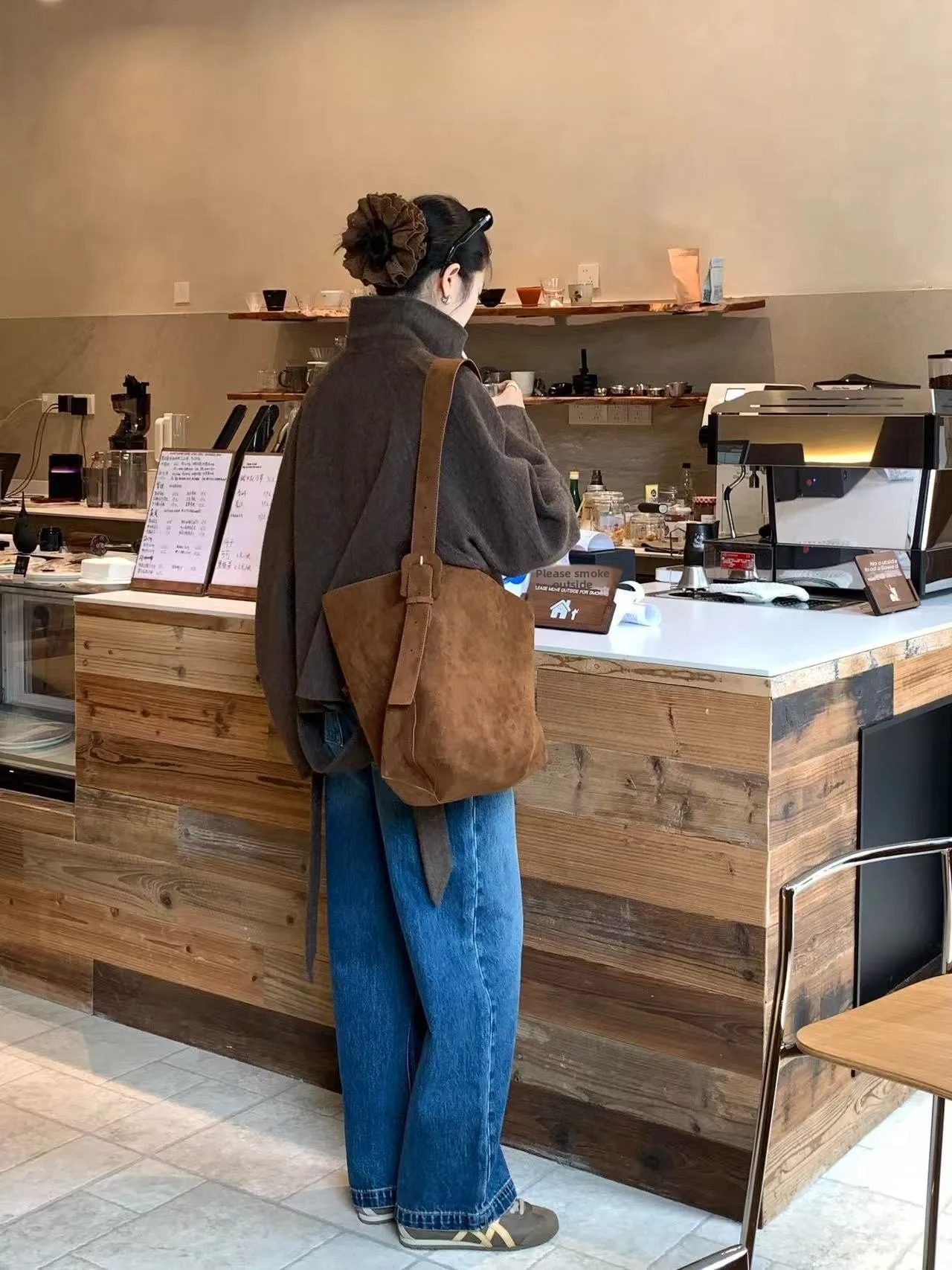 Большая замшевая сумка-мешок в стиле ретро для поездок на работу, сумка через плечо на одно плечо, повседневная простая женская сумка Sle
Большая замшевая сумка-мешок в стиле ретро для поездок на работу, сумка через плечо на одно плечо, повседневная простая женская сумка Sle