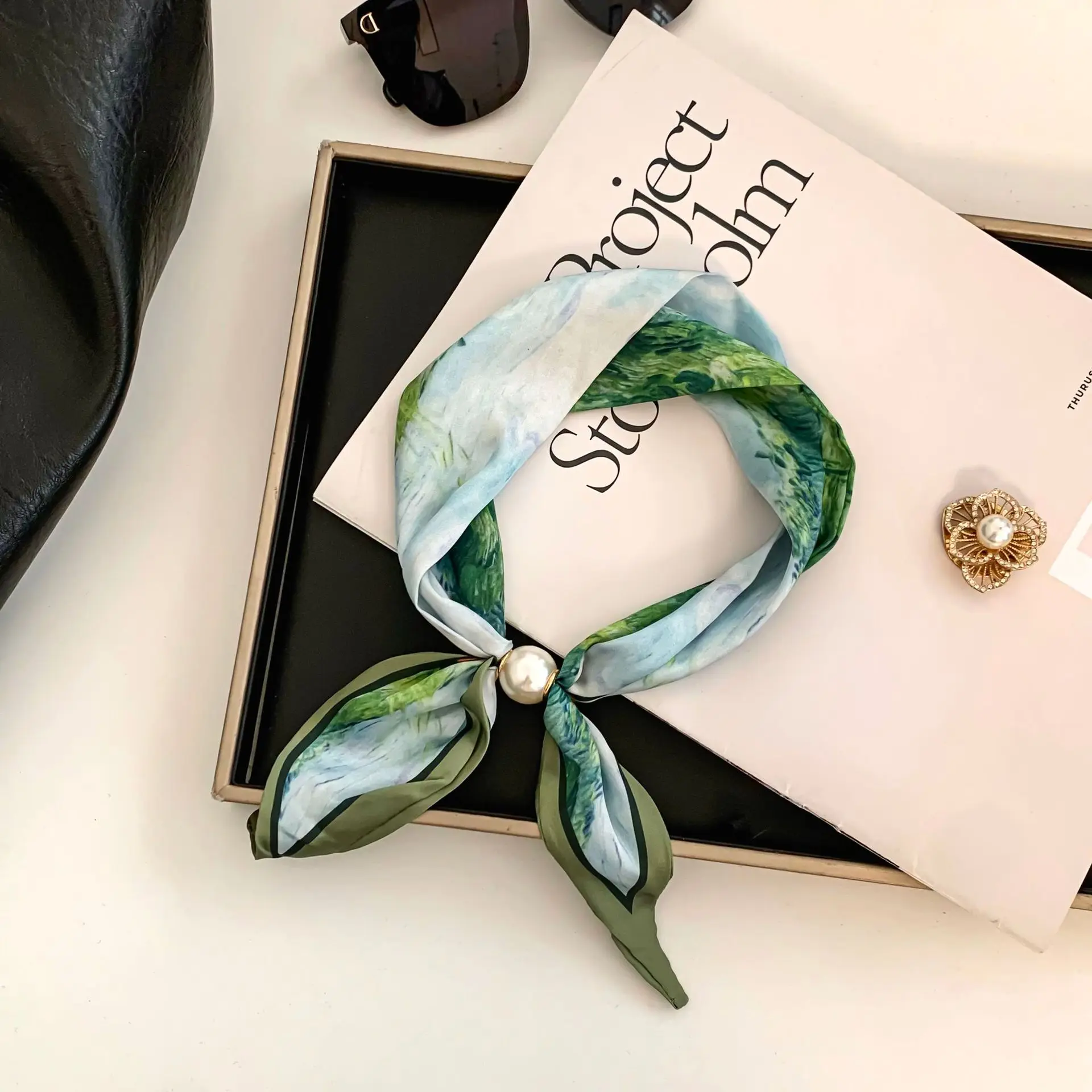 Cashew Flower Silk Scarf Effortless Collarbone Chain Neck Scarf Neck Warmer with Pearl Necklace Magnetic Clasp Scarf
Cashew Flower Silk Scarf Effortless Collarbone Chain Neck Scarf Neck Warmer with Pearl Necklace Magnetic Clasp Scarf