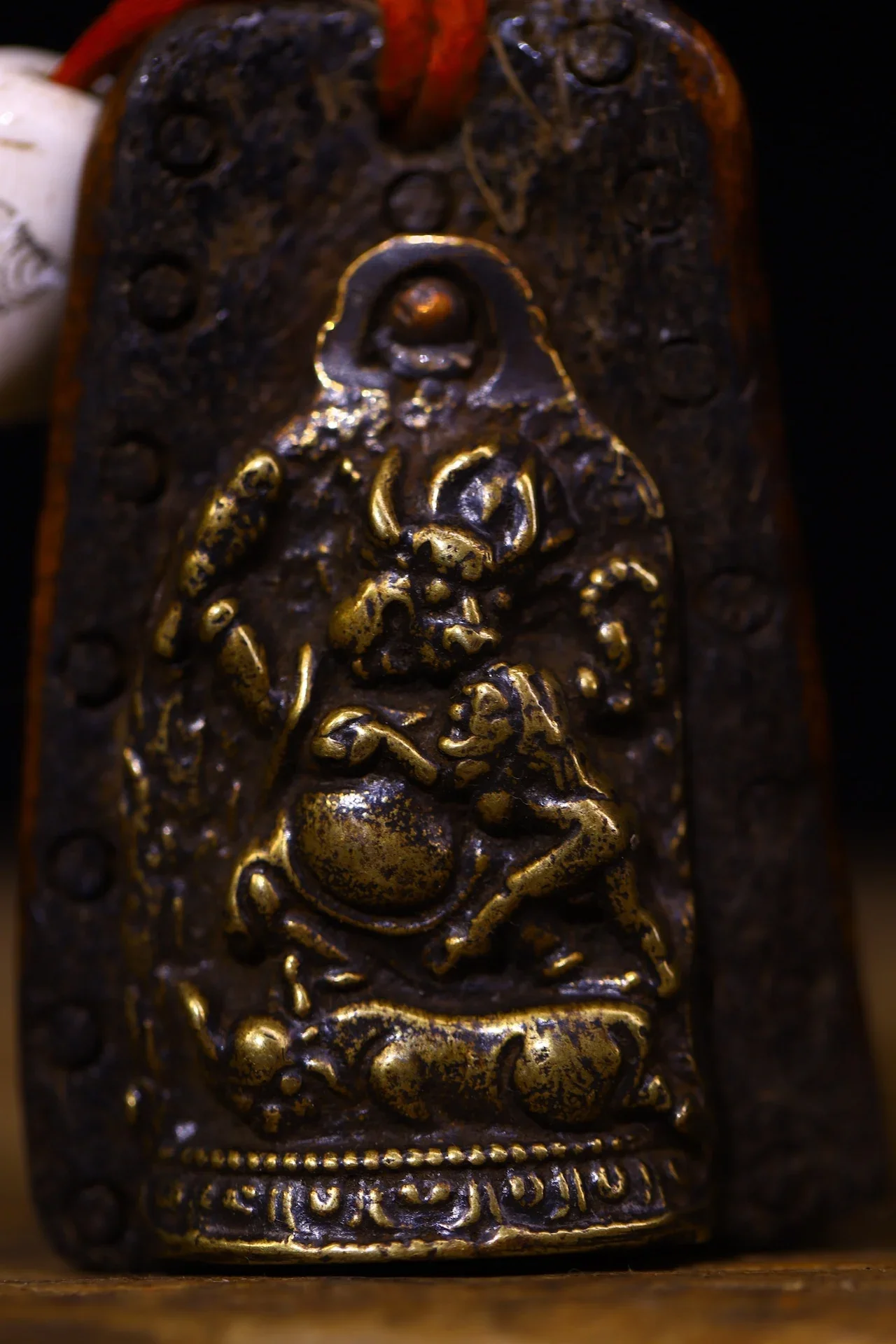 3"Tibetan Temple Collection Old Natural Gabbra Buddha Clothes Piece Yama Yan Mo Protector Buddha Card Kapala Pendant Amulet
3"Tibetan Temple Collection Old Natural Gabbra Buddha Clothes Piece Yama Yan Mo Protector Buddha Card Kapala Pendant Amulet