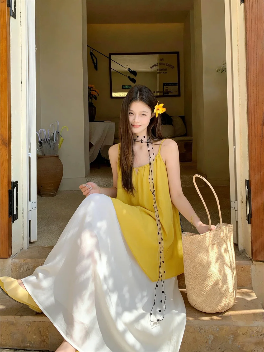 Elegant Pure Color Asymmetrical Strap Vest And A-Line Skirt Two-Piece Set Women's Summer Loose-Fitting Fashion Ensemble
Elegant Pure Color Asymmetrical Strap Vest And A-Line Skirt Two-Piece Set Women's Summer Loose-Fitting Fashion Ensemble
