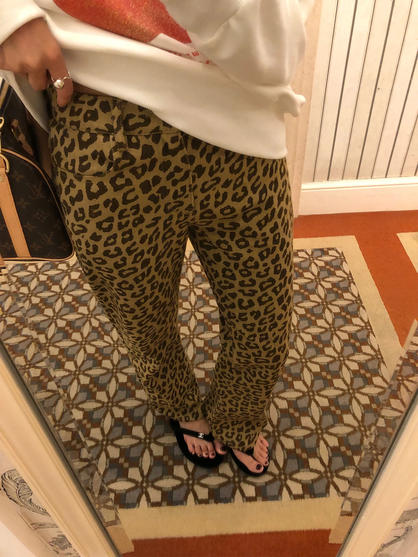 2025 New Style Slim Fit Leopard Print Casual Pants High Waist Cotton Ladies Fashion Small Footed Trousers Casual Wear
2025 New Style Slim Fit Leopard Print Casual Pants High Waist Cotton Ladies Fashion Small Footed Trousers Casual Wear