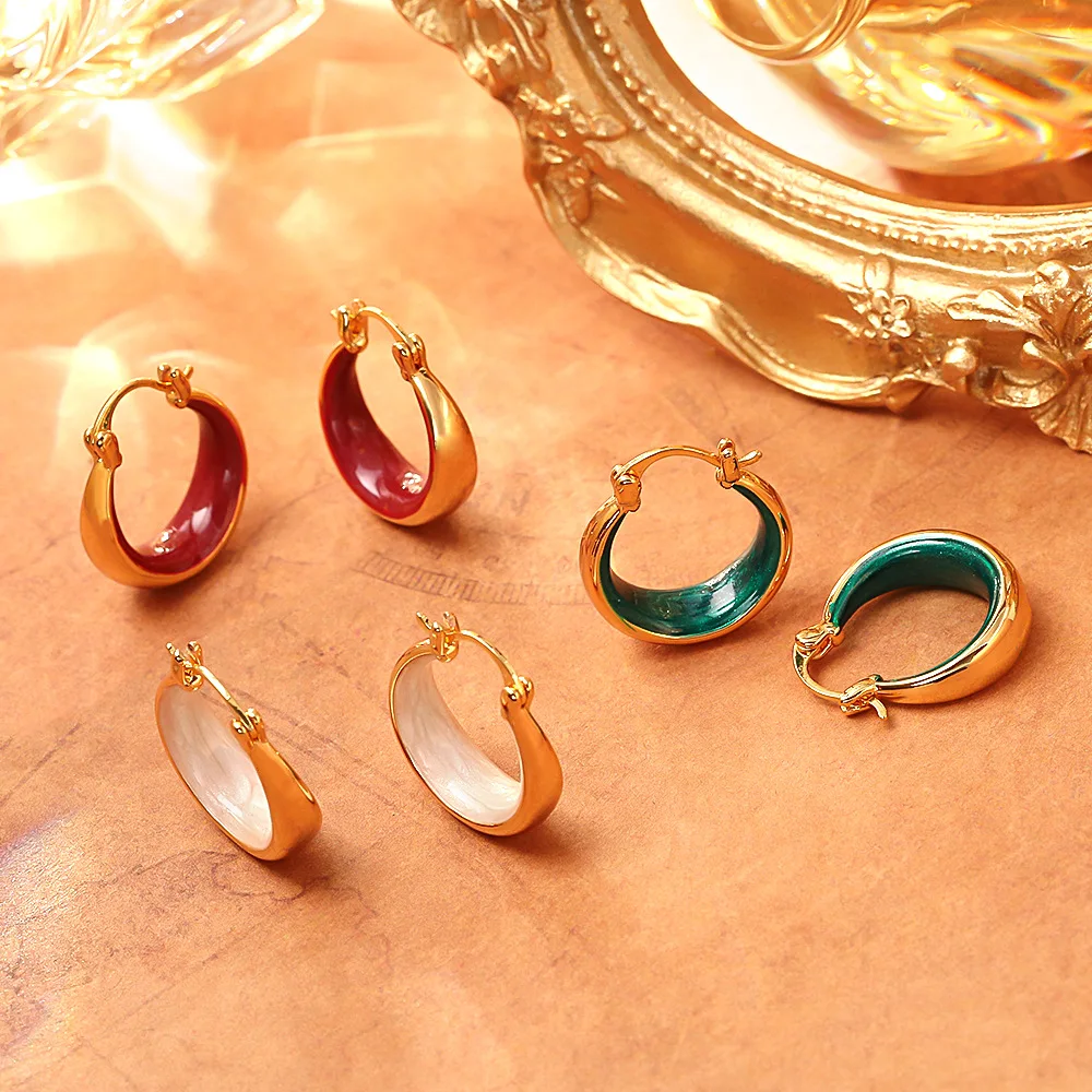 Fashionable and exquisite round oil-drop earrings, high-end, simple, niche, light luxury, retro earrings, versatile earrings
Fashionable and exquisite round oil-drop earrings, high-end, simple, niche, light luxury, retro earrings, versatile earrings