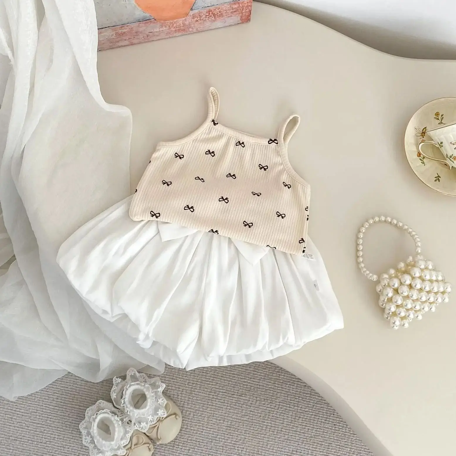 2PCS Cute 0 - 5Y Girls' Stylish Sets Bow - Print Suspender T-shirts + Puffy Bloomers Girls' Breathable Cotton Tee and Shorts Set
2PCS Cute 0 - 5Y Girls' Stylish Sets Bow - Print Suspender T-shirts + Puffy Bloomers Girls' Breathable Cotton Tee and Shorts Set