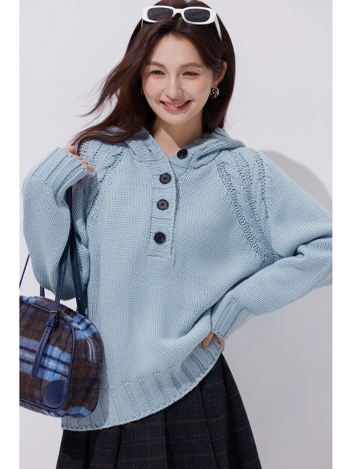 Корейский вязаный свитер с капюшоном для женщин, свободный крой, синий, в стиле оверсайз, теплый, удобный, с длинными рукавами
Корейский вязаный свитер с капюшоном для женщин, свободный крой, синий, в стиле оверсайз, теплый, удобный, с длинными рукавами