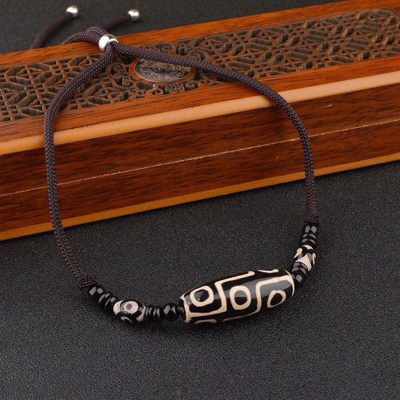 Nine-Eyed Dzi Agate Necklace Men and Women, Vintage Versatile Tibetan Buddhist Bead Pendant Sweater Chain Accessory
Nine-Eyed Dzi Agate Necklace Men and Women, Vintage Versatile Tibetan Buddhist Bead Pendant Sweater Chain Accessory
