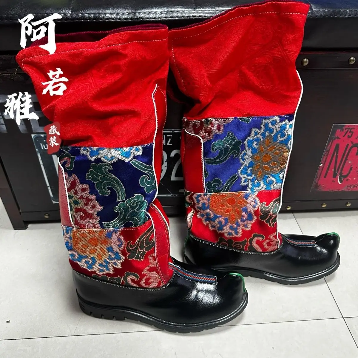 Tibetan dance wedding boots tall ethnic characteristics Tibetan riding boots
Tibetan dance wedding boots tall ethnic characteristics Tibetan riding boots