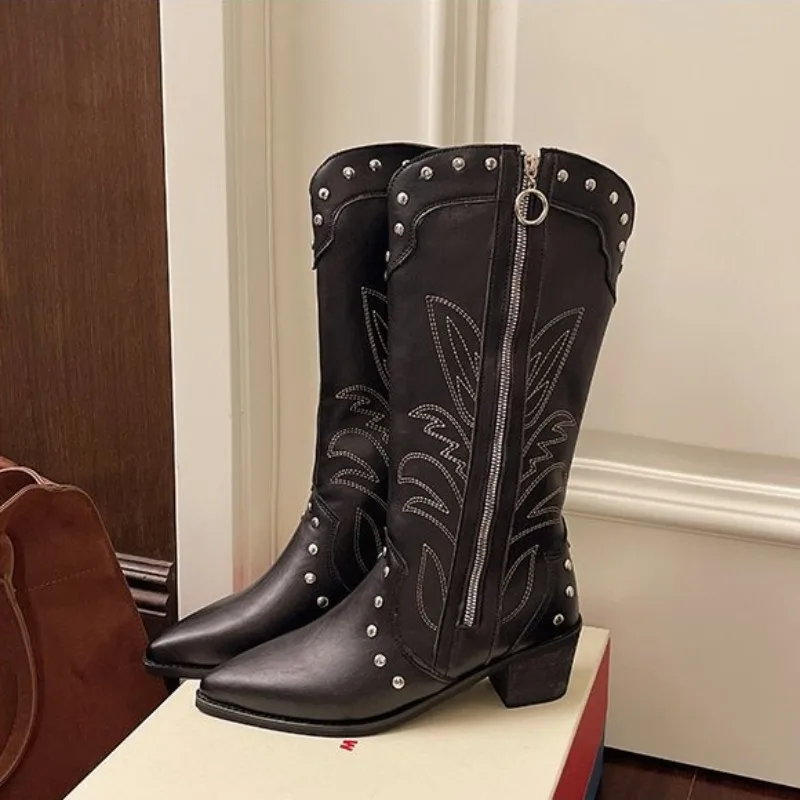 2025New Women Boots Classics Embroidered Western Cowboy Boot Retro Rivet Mid Calf Boots for Women Pointed Toe Knight Boots Botas
2025New Women Boots Classics Embroidered Western Cowboy Boot Retro Rivet Mid Calf Boots for Women Pointed Toe Knight Boots Botas