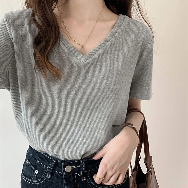 Grey Ice Silk Short Sleeve T-shirt 2025 Summer Women's V-neck Elastic Slimming Top Korean Fashion Solid Versatile Tees
Grey Ice Silk Short Sleeve T-shirt 2025 Summer Women's V-neck Elastic Slimming Top Korean Fashion Solid Versatile Tees