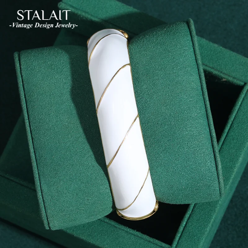 Vintage Enamel White Drip Oil Bangles For Woman Antique Gold Color Open Accessories For Woman Luxury Dubai 2025 Trend Jewelry
Vintage Enamel White Drip Oil Bangles For Woman Antique Gold Color Open Accessories For Woman Luxury Dubai 2025 Trend Jewelry