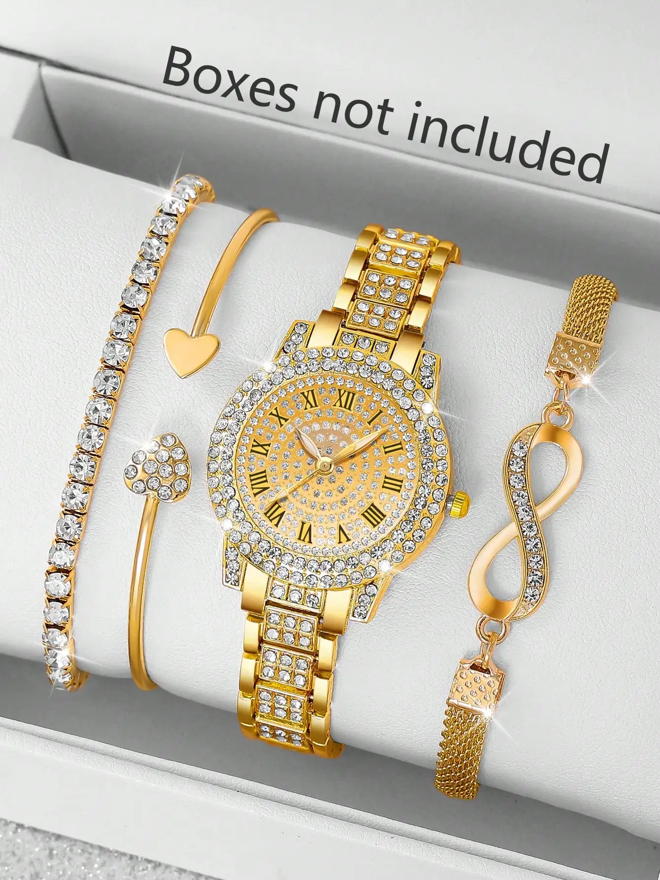 Набор из 4 предметов: золотистые часы и браслет со стразами и римским циферблатом
Набор из 4 предметов: золотистые часы и браслет со стразами и римским циферблатом